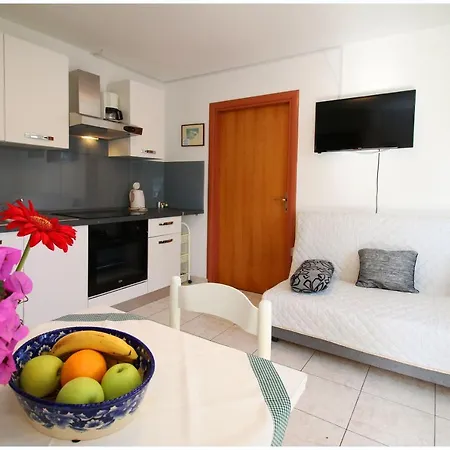 Apartments Elvis Primosten Exterior photo
