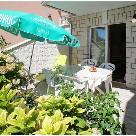Apartments Elvis Primosten Exterior photo
